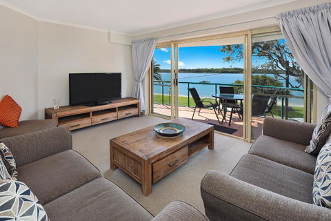 PICNIC7- PICTURE PERFECT PICNIC POINT - Accommodation Nelson Bay 0