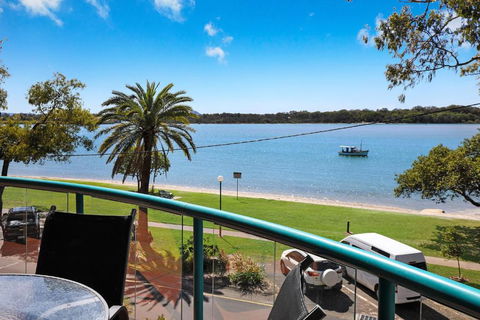 PICNIC7- PICTURE PERFECT PICNIC POINT - Accommodation Nelson Bay 1