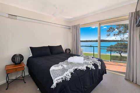 PICNIC7- PICTURE PERFECT PICNIC POINT - Accommodation Nelson Bay 2