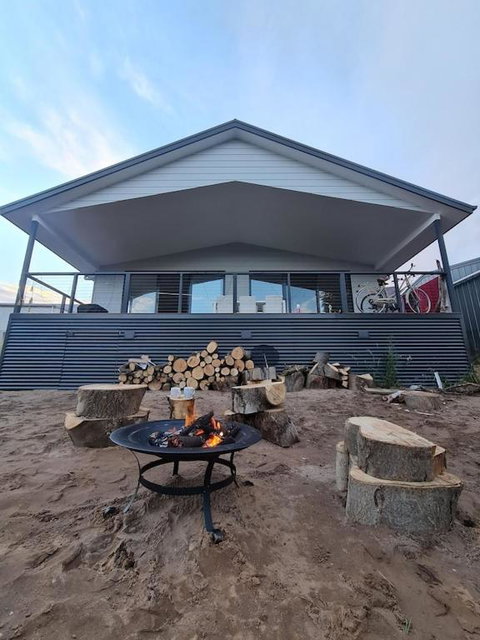 PIECE OF PARADISE, Huge 4 Bedroom Haven - Nelson Bay Accommodation.com 1