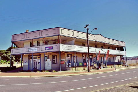 Pingelly Hotel - Accommodation Nelson Bay 2