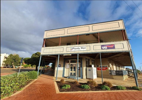 Pingelly Hotel - Accommodation Nelson Bay 3