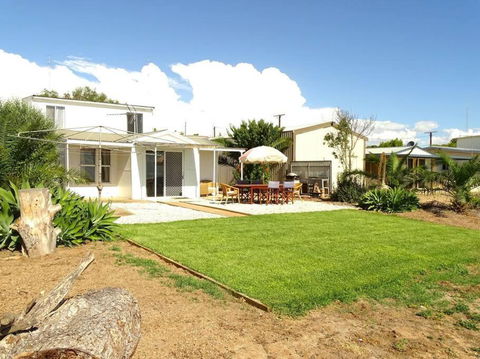 Pink Door By The Seashore - Nelsons Bay Accommodation 0