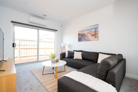 PIPER Modern Home Walk To Beach Shops Parks - Accommodation Nelson Bay 3