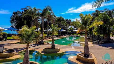 Plover Executive Deluxe Villa 25 - Accommodation Nelson Bay 1