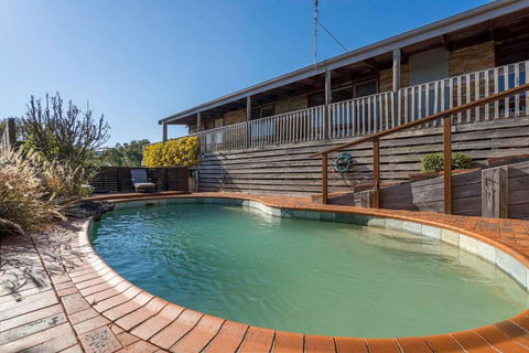Port Philip Panorama - Bayview Retreat And Pool Bliss - Accommodation Nelson Bay 2