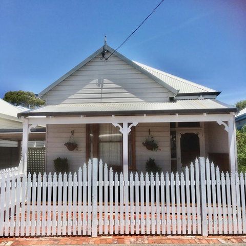 Railway Cottage - Accommodation Nelson Bay 3