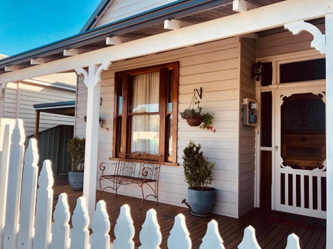 Railway Cottage - Accommodation Nelson Bay 2