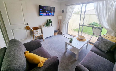Queen Bed Apartment- No Sharing, Your Very Own Space - Nelsons Bay Accommodation 1