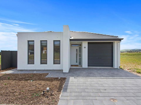 Putters Paradise 25-30 Troon Drive - Accommodation Nelson Bay 0