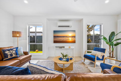 Premium 4-Bed Coastal Escape With BBQ And Pool - Accommodation Nelson Bay 2