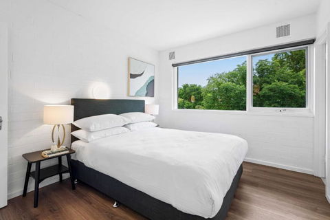 Pristine 1-Bed Unit Moments From Royal Park - Accommodation Nelson Bay 3