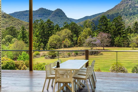 Private Luxury In The Mountains With Running Creek - Accommodation Nelson Bay 3