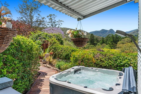 Private Luxury In The Mountains With Running Creek - Accommodation Nelson Bay 2