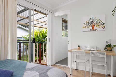 Quadruple Ensuite Room - Nearby Stations & Shops - Accommodation Nelson Bay 3