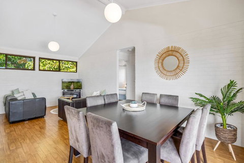 Quaint 2-Bed Beach Abode With Ocean Views - Nelson Bay Accommodation.com 1