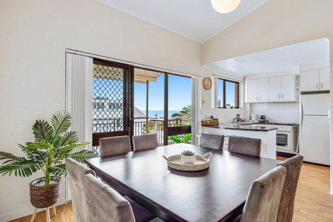 Quaint 2-Bed Beach Abode With Ocean Views - Nelson Bay Accommodation.com 0