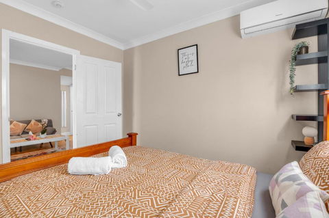 Quaint 2 Bedroom Fully Furnished Cottage - Accommodation Nelson Bay 2