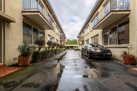 Quaint & Homey Ripponlea Flat - Accommodation Nelson Bay 1