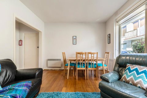 Quaint & Homey Ripponlea Flat - Accommodation Nelson Bay 2