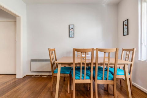 Quaint & Homey Ripponlea Flat - Accommodation Nelson Bay 3