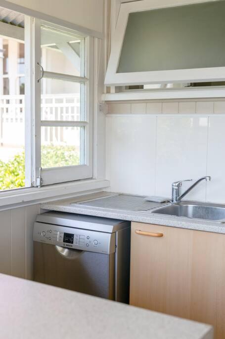 Quaint & Cosy 1 Bedroom Apartment In Queenslander. - Accommodation Nelson Bay 2