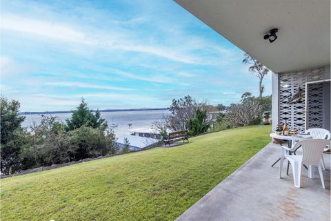 Quarterdeck 1 12 Magnus St Fantastic Unit With Spectacular Views - Accommodation Nelson Bay 1