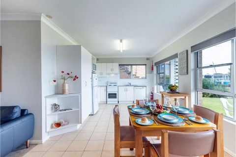 Quarterdeck 1 12 Magnus St Fantastic Unit With Spectacular Views - Accommodation Nelson Bay 3