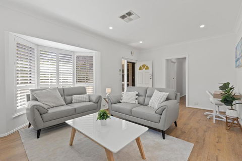 Quiet 2-Bed Retreat With Private Courtyard - Accommodation Nelson Bay 0