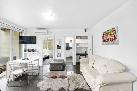 Quiet And Peaceful Beachside 1BR Retreat W Parking - Accommodation Nelson Bay 0