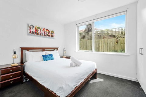 Quiet And Peaceful Beachside 1BR Retreat W Parking - Accommodation Nelson Bay 2