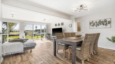 R & R Port Macquarie - Accommodation Nelson Bay 0