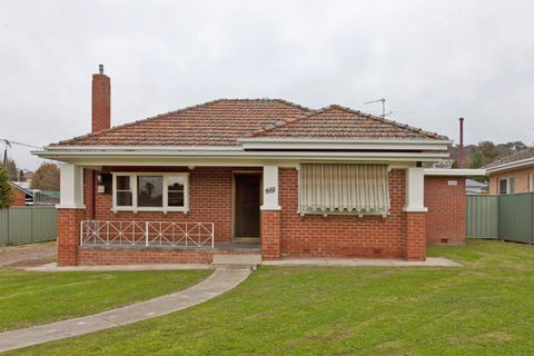 Red Brick Beauty - Central Cottage - Accommodation Nelson Bay 0