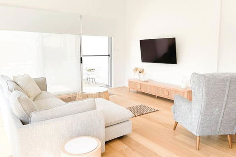 Red Brick Central Retreat - Accommodation Nelson Bay 1