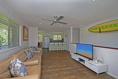 Red Door Beach House - Accommodation Nelson Bay 3