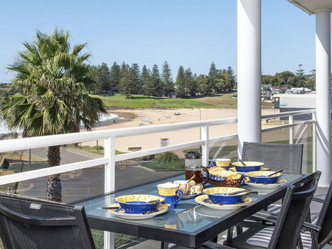 At The Beach - Kiama Surf Beach At Your Doorstep - Nelson Bay Accommodation.com 1