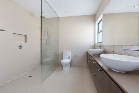 Augusta House - Accommodation Nelson Bay 3