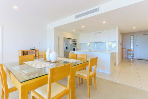 Azura Ocean View Holiday Apartment - Accommodation Nelson Bay 3