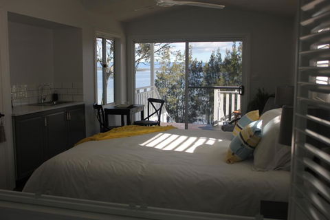 B & B On The Water - Accommodation Nelson Bay 3