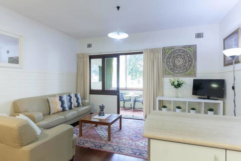 B2 Broadway Abode Close To Swan River, UWA & Hospitals - Nelsons Bay Accommodation 3