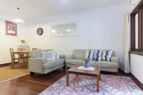 B2 Broadway Abode Close To Swan River, UWA & Hospitals - Nelsons Bay Accommodation 0