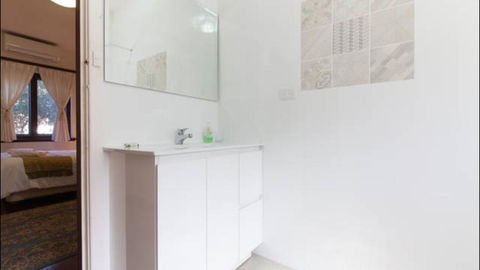 B4 Apartment Close To City, UWA, Nedlands & Swan River - Nelsons Bay Accommodation 3