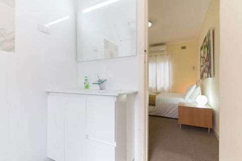 B5 Close To Nedlands, Cafes, Swan River, SCGH & UWA - Nelsons Bay Accommodation 2