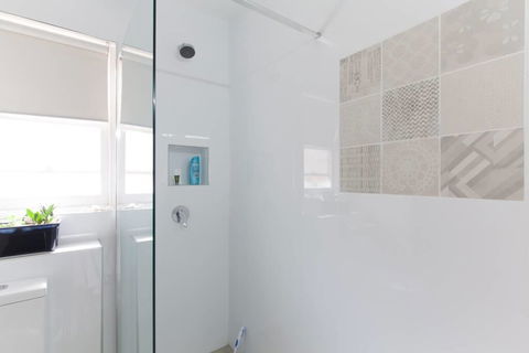 B5 Close To Nedlands, Cafes, Swan River, SCGH & UWA - Nelsons Bay Accommodation 3