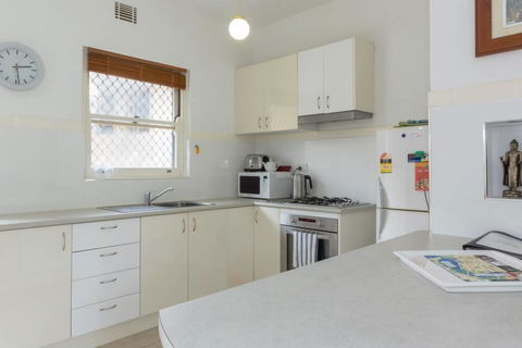 B6 Close To UWA, Swan River, Cafes & The New Childrens Hospital - Nelsons Bay Accommodation 3