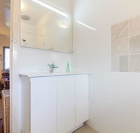 B7 Close to UWA Swan River Cafes and The New Children's Hospital - Nelsons Bay Accommodation