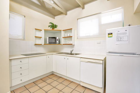 Baden 11 - Rainbow Shores, Couples Beachside Escape, Aircon, Pools - Accommodation Nelson Bay 1