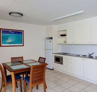 Baden 50 - Rainbow Shores Swimming pool walk to beach tropical surroundings - Accommodation Nelson Bay