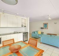 Baden 61 - Rainbow Shores Air conditioned Unit Walk To Beach Pool Tennis court - Accommodation Nelson Bay