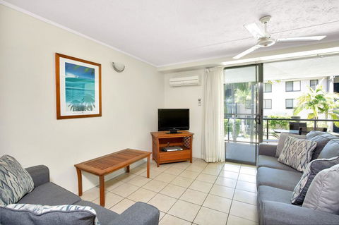 Baden 72 - Rainbow Shores, Stroll To The Beach, Air Con, Swimming Pools - Accommodation Nelson Bay 1